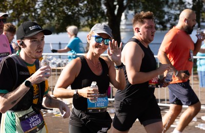 041026 Cardiff Half Marathon - Participants make their way through Cardiff Bay during the 2026 Cardiff Half Marathon
