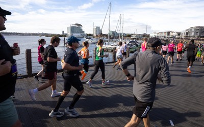041026 Cardiff Half Marathon - Participants make their way through Cardiff Bay during the 2026 Cardiff Half Marathon