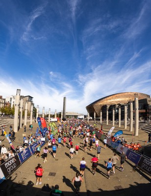 041026 Cardiff Half Marathon - Participants make their way through Cardiff Bay during the 2026 Cardiff Half Marathon