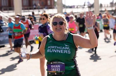 041026 Cardiff Half Marathon - Participants make their way through Cardiff Bay during the 2026 Cardiff Half Marathon