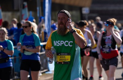 041026 Cardiff Half Marathon - Participants make their way through Cardiff Bay during the 2026 Cardiff Half Marathon