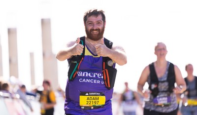 041026 Cardiff Half Marathon - Participants make their way through Cardiff Bay during the 2026 Cardiff Half Marathon