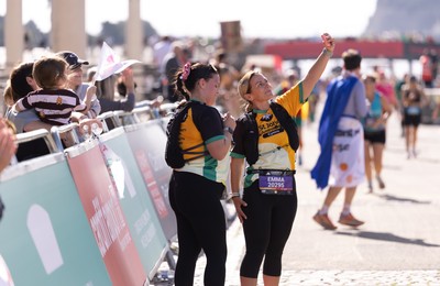 041026 Cardiff Half Marathon - Participants make their way through Cardiff Bay during the 2026 Cardiff Half Marathon
