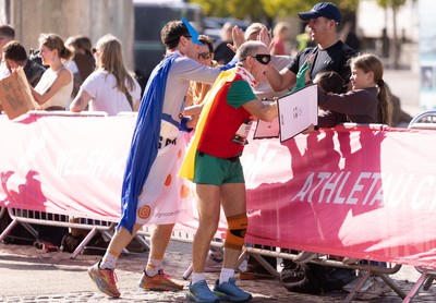 041026 Cardiff Half Marathon - Participants make their way through Cardiff Bay during the 2026 Cardiff Half Marathon