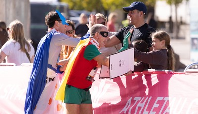 041026 Cardiff Half Marathon - Participants make their way through Cardiff Bay during the 2026 Cardiff Half Marathon