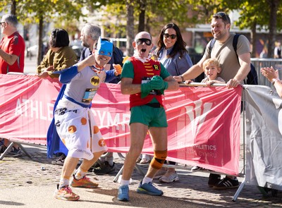 041026 Cardiff Half Marathon - Participants make their way through Cardiff Bay during the 2026 Cardiff Half Marathon