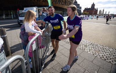 041026 Cardiff Half Marathon - Participants make their way through Cardiff Bay during the 2026 Cardiff Half Marathon