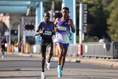 041026 - 2026 Cardiff Half Marathon - Gideon Kiprotich and Yismaw Dillu  at the Cardiff Bay Barrage