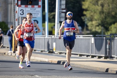 041026 - 2026 Cardiff Half Marathon - Runners and Spectators at Cardiff Bay Barrage 