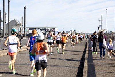 041026 - 2026 Cardiff Half Marathon - Runners and Spectators at Cardiff Bay Barrage 