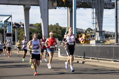 041026 - 2026 Cardiff Half Marathon - Runners and Spectators at Cardiff Bay Barrage 