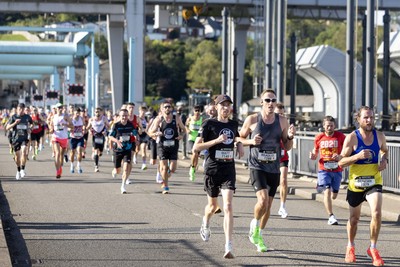 041026 - 2026 Cardiff Half Marathon - Runners and Spectators at Cardiff Bay Barrage 