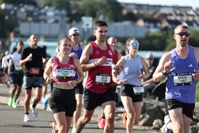 041026 - 2026 Cardiff Half Marathon - Runners and Spectators at Cardiff Bay Barrage 