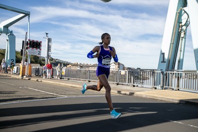 041026 - 2026 Cardiff Half Marathon - Tigist Tesema at the Cardiff Bay Barrage