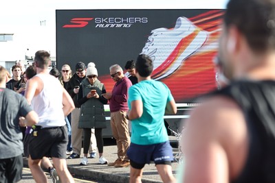041026 - 2026 Cardiff Half Marathon - Runners and Spectators at Cardiff Bay Barrage 