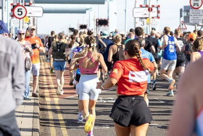 041026 - 2026 Cardiff Half Marathon - Runners and Spectators at Cardiff Bay Barrage 