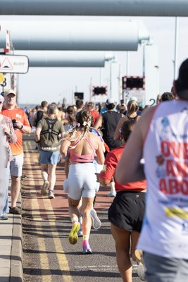 041026 - 2026 Cardiff Half Marathon - Runners and Spectators at Cardiff Bay Barrage 