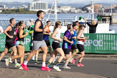 041026 - 2026 Cardiff Half Marathon - Runners and Spectators at Cardiff Bay Barrage 