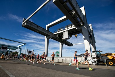 041026 - 2026 Cardiff Half Marathon - Runners at the Cardiff Bay Barrage 