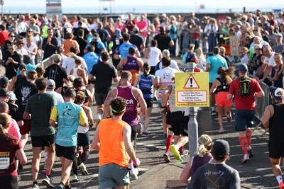 041026 - 2026 Cardiff Half Marathon - Runners and Spectators at Cardiff Bay Barrage 