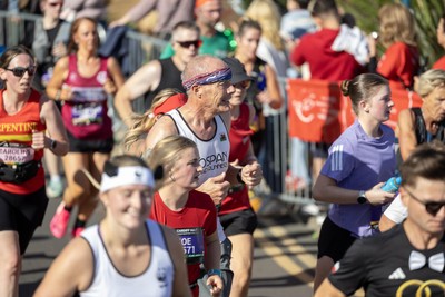 041026 - 2026 Cardiff Half Marathon - Runners and Spectators at Cardiff Bay Barrage 