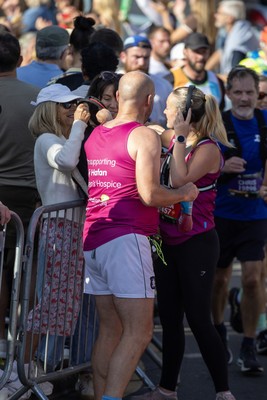 041026 - 2026 Cardiff Half Marathon - Runners and Spectators at Cardiff Bay Barrage 
