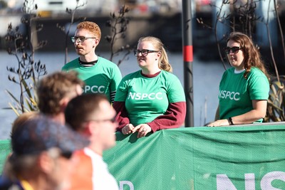 041026 - 2026 Cardiff Half Marathon - Runners and Spectators at Cardiff Bay Barrage 