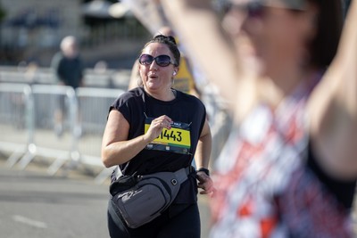 041026 - 2026 Cardiff Half Marathon - Runners and Spectators at Cardiff Bay Barrage 