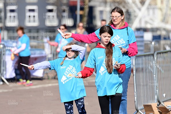 270322 - Cardiff University Cardiff Half Marathon - Volunteers in Cardiff Bay