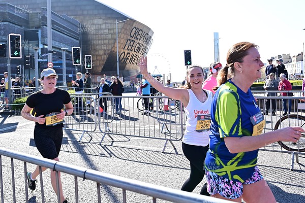 270322 - Cardiff University Cardiff Half Marathon - Runners pass Wales Millennium Centre