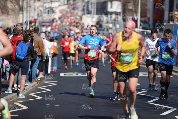 270322 - Cardiff University Cardiff Half Marathon - Cathays Terrace