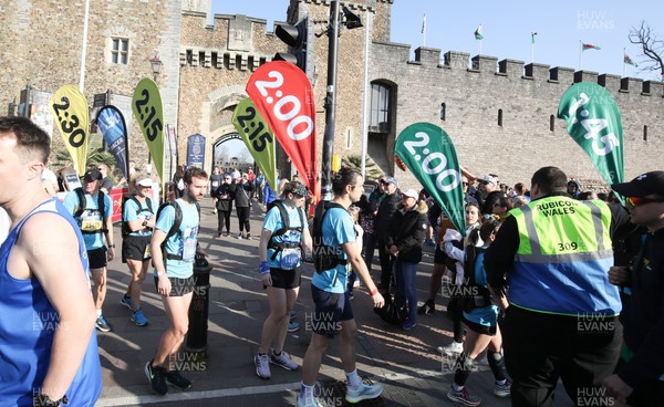 270322 - Cardiff University Cardiff Half Marathon - Runners are organised before the start of the race