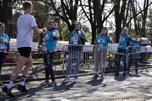 270322 - Cardiff University Cardiff Half Marathon - Volunteers at Roath Park