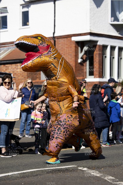 270322 - Cardiff University Cardiff Half Marathon - Runner in dinosaur costume at Roath Park