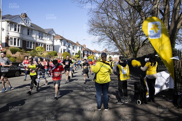 270322 - Cardiff University Cardiff Half Marathon - Marie Curie volunteers at Roath Park
