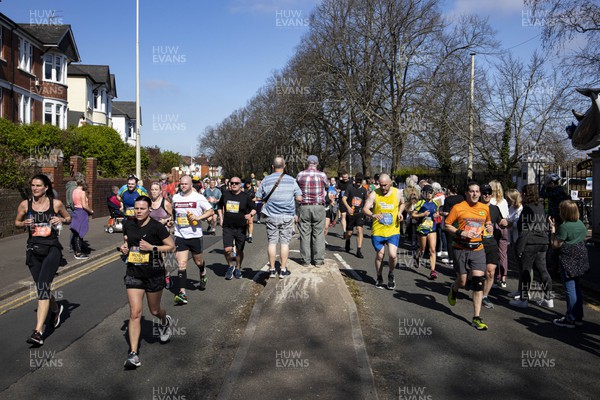 270322 - Cardiff University Cardiff Half Marathon - Runners at Roath Park