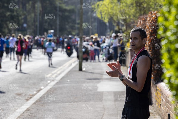 270322 - Cardiff University Cardiff Half Marathon - Runners at Roath Park