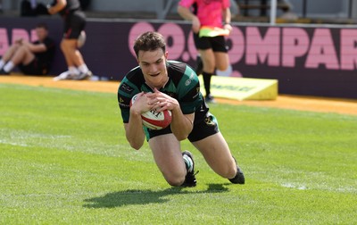 100525 - Cardiff Met Athletic v St Peters Athletic, Mens Division 5 Cup Final - Tom Jeans of St Peters Athletic races in to score try