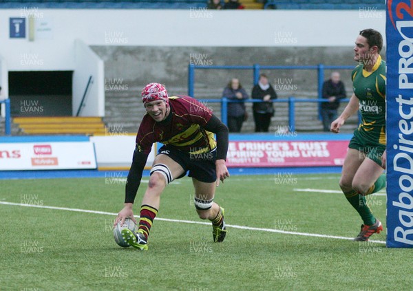 211213 Cardiff Metropolitan RFC v Bridgend Athletic RFC - Swalec Championhip -Sam Cross of Cardiff Met scores a try