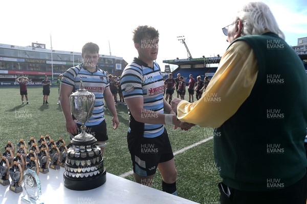 230526 - Cardiff Met v Glamorgan Wanderers - Mallet Cup Final - Glamorgan players collect their runners up medals at full time
