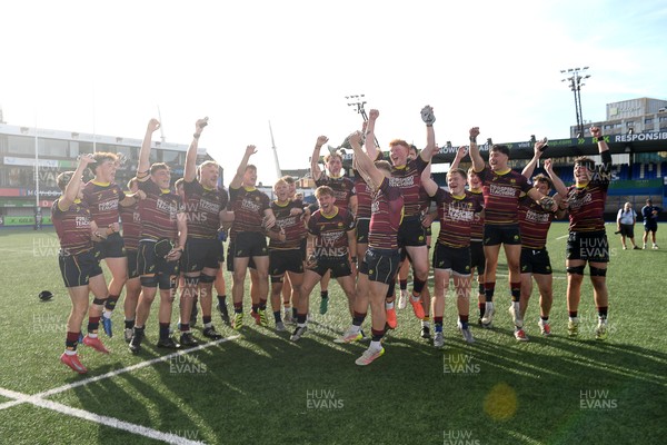 230526 - Cardiff Met v Glamorgan Wanderers - Mallet Cup Final - Cardiff met players celebrate lifting the Mallet cup at full time
