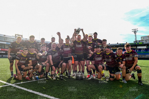 230526 - Cardiff Met v Glamorgan Wanderers - Mallet Cup Final - Cardiff met players celebrate lifting the Mallet cup at full time
