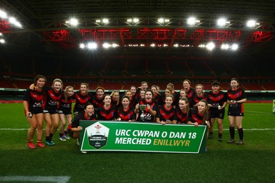 061225 - Cardiff Quins v Gwylliad Meirionnydd - WRU Girls U18 Hub Final - Gwylliad Meirionnydd celebrate winning the trophy