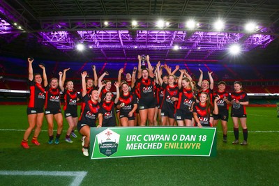 061225 - Cardiff Quins v Gwylliad Meirionnydd - WRU Girls U18 Hub Final - Gwylliad Meirionnydd celebrate winning the trophy