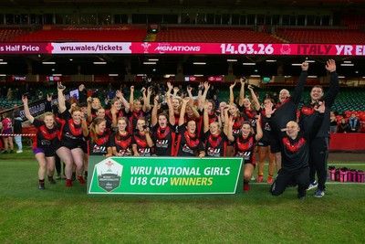 061225 - Cardiff Quins v Gwylliad Meirionnydd - WRU Girls U18 Hub Final - Gwylliad Meirionnydd celebrate winning the trophy