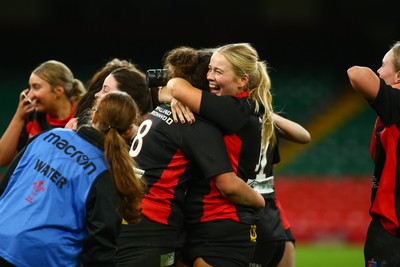 061225 - Cardiff Quins v Gwylliad Meirionnydd - WRU Girls U18 Hub Final - Gwylliad Meirionnydd celebrate winning the game at the final whistle