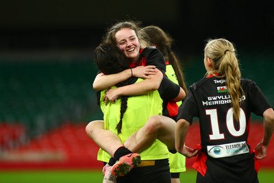 061225 - Cardiff Quins v Gwylliad Meirionnydd - WRU Girls U18 Hub Final - Gwylliad Meirionnydd celebrate winning the game at the final whistle