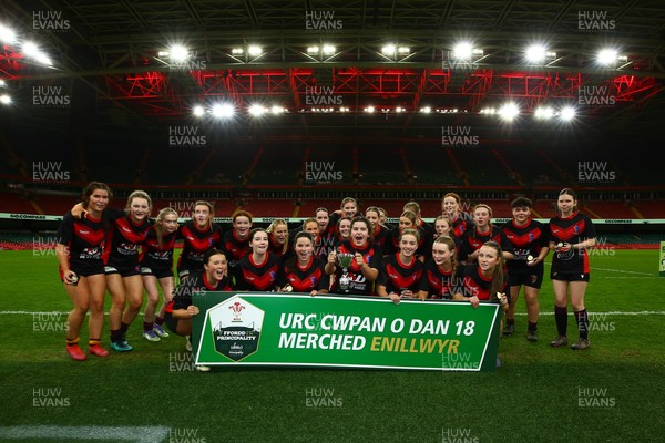 061225 - Cardiff Quins v Gwylliad Meirionnydd - WRU Girls U18 Hub Final - Gwylliad Meirionnydd celebrate winning the trophy