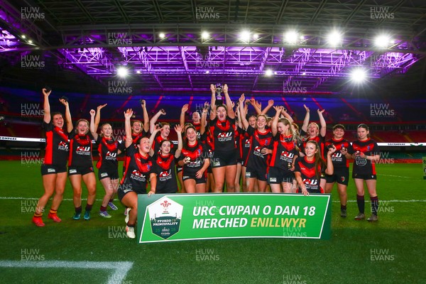 061225 - Cardiff Quins v Gwylliad Meirionnydd - WRU Girls U18 Hub Final - Gwylliad Meirionnydd celebrate winning the trophy