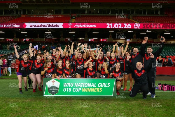 061225 - Cardiff Quins v Gwylliad Meirionnydd - WRU Girls U18 Hub Final - Gwylliad Meirionnydd celebrate winning the trophy